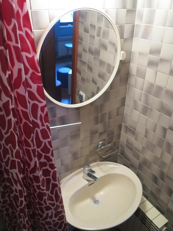 Traveler'S Hostel & Apartments Belgrad Oda fotoğraf