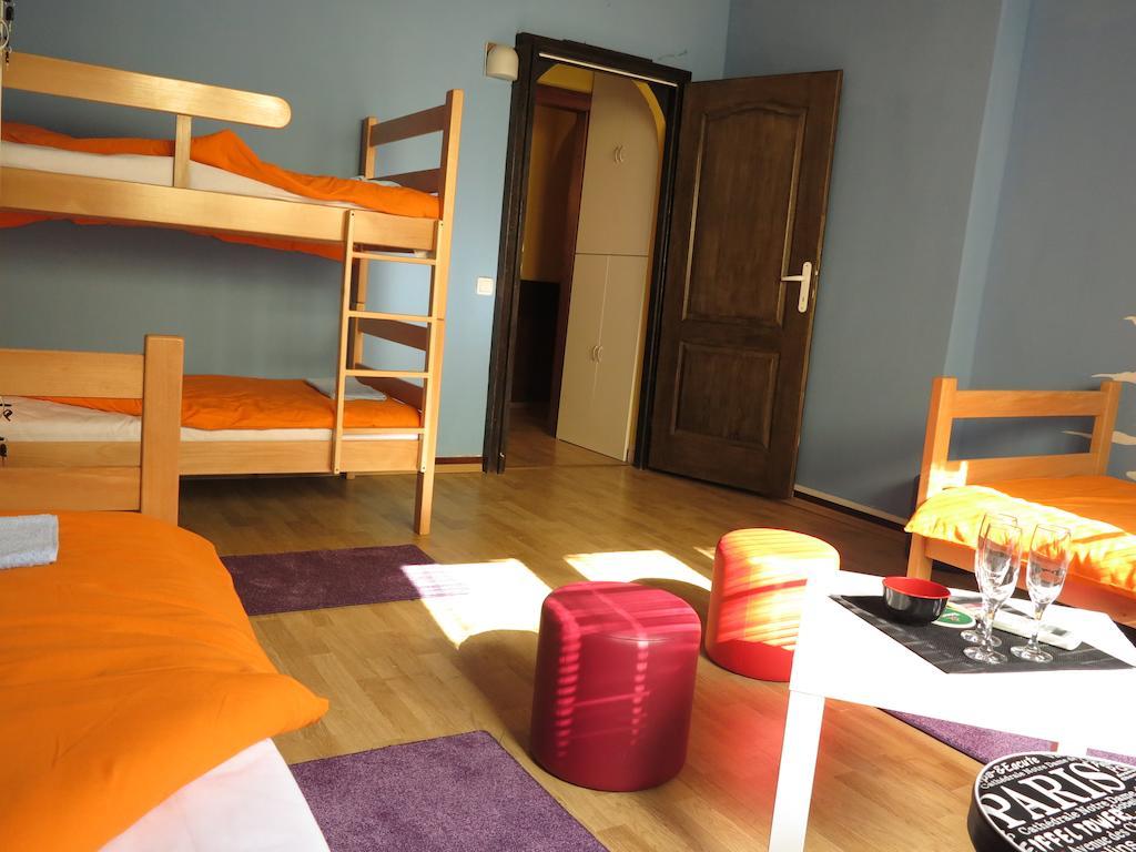 Traveler'S Hostel & Apartments Belgrad Oda fotoğraf